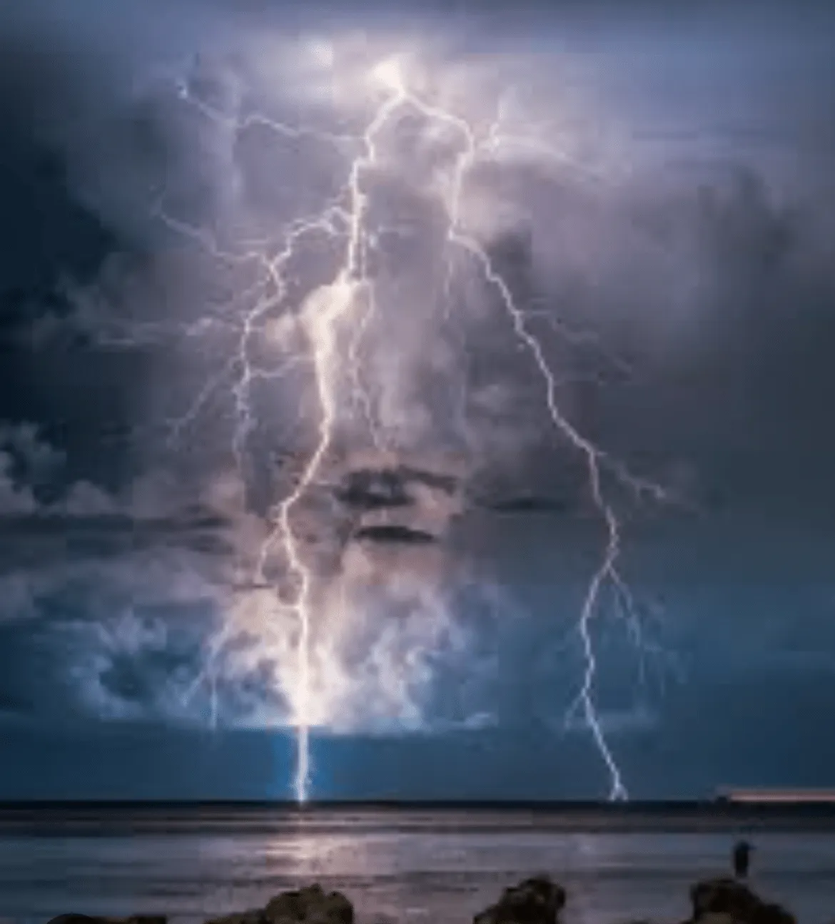 Lightning Strike on Anna Maria: Safety Tips for Vacationers